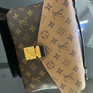 Louis Vuitton Pochette Metis Reverse Monogram